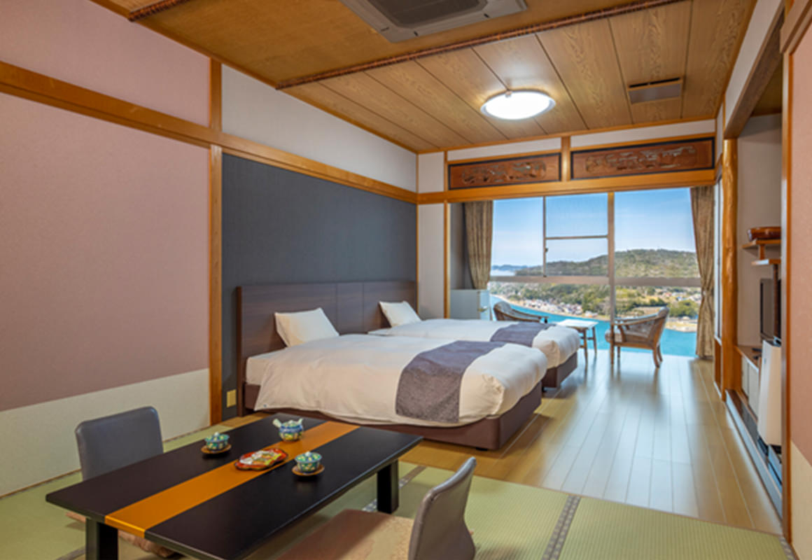 Mixed Japanese/Western-style rooms